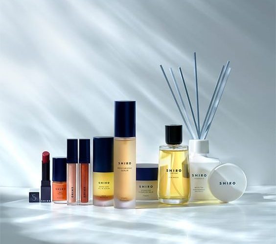 特殊な技術を用いて、肌再生に特化したスキンケアも兼ね備えたファンデーションです。 美白やシワ、皮脂のコントロール、毛穴を整えたりと、更なる肌力のアップを生み出し様々な美容効果が期待できます。